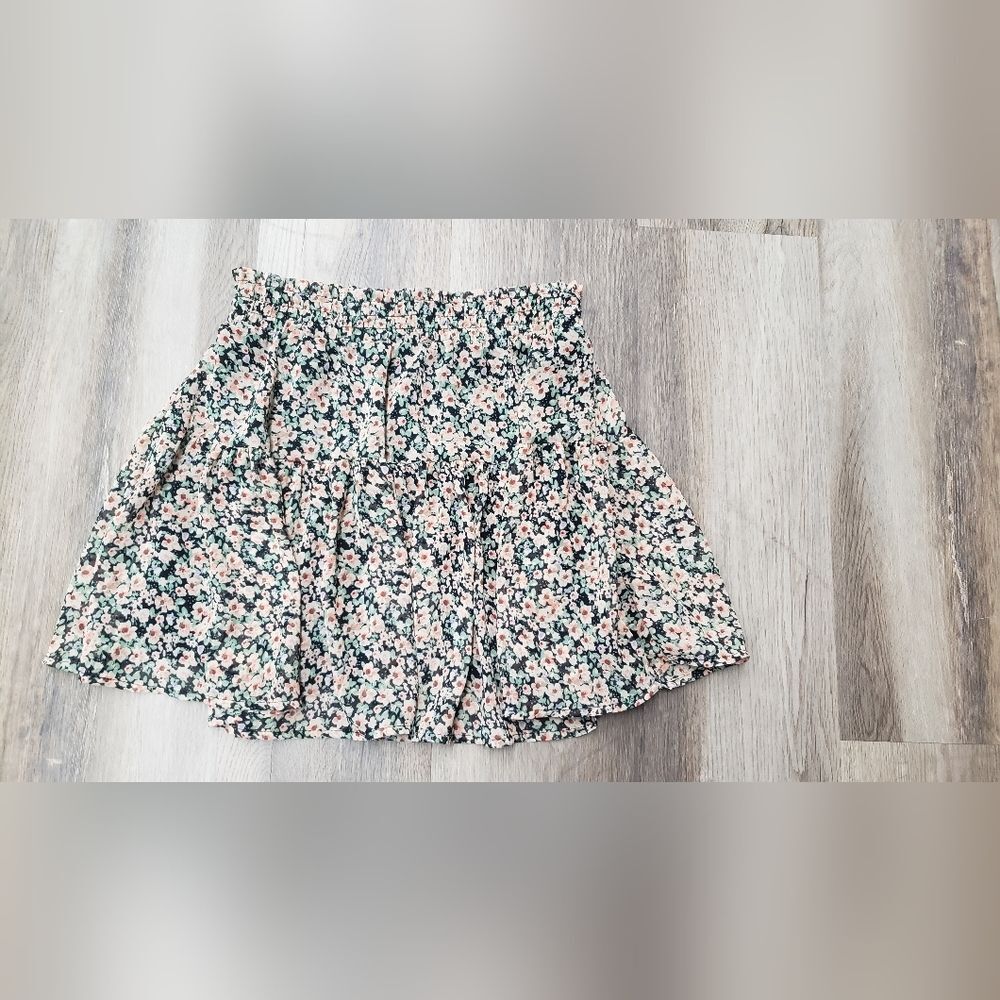 B Jewel Floral Mini Skirt Size M